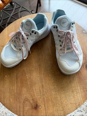 BRAND NEW Reebok White Sneakers with Light Blue Accents